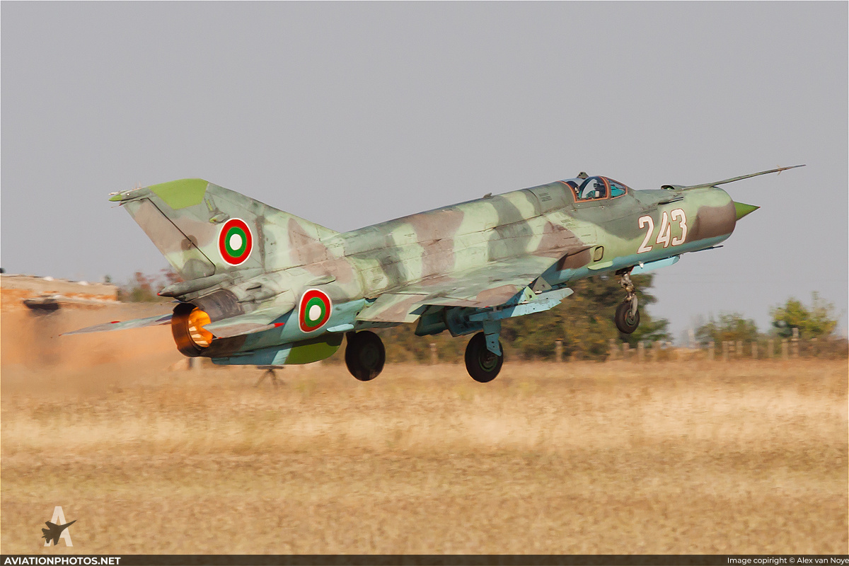 2011-09-04_5727_MiG-21_243-5ab0d649a6b91.jpg