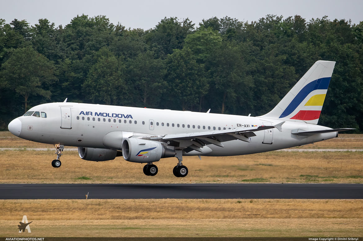 Airbus A319-112 Air Moldova