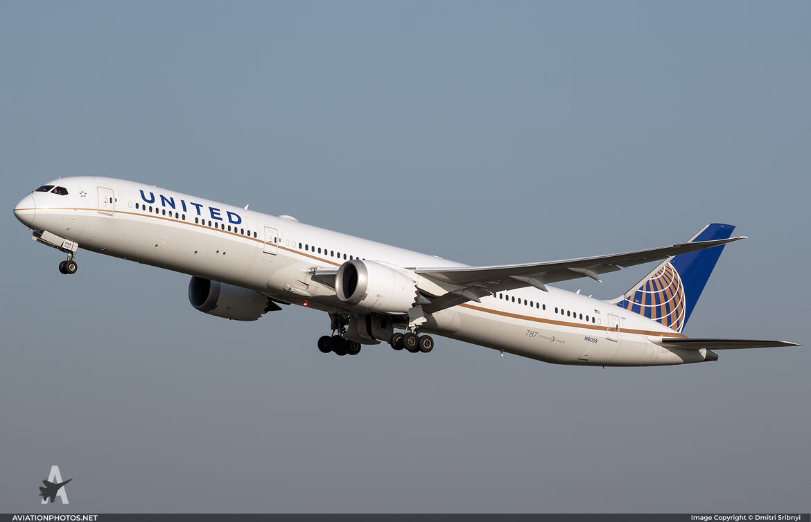 Boeing 787-10 Dreamliner