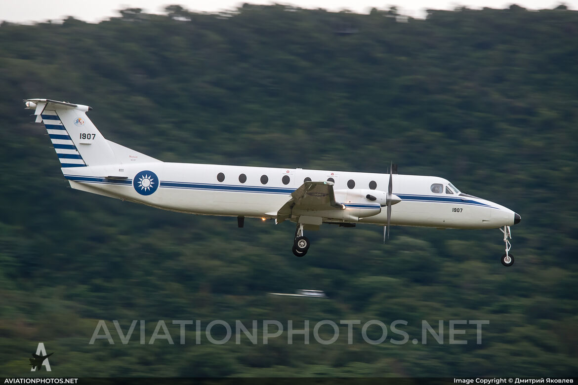 Beechcraft 1900C-1